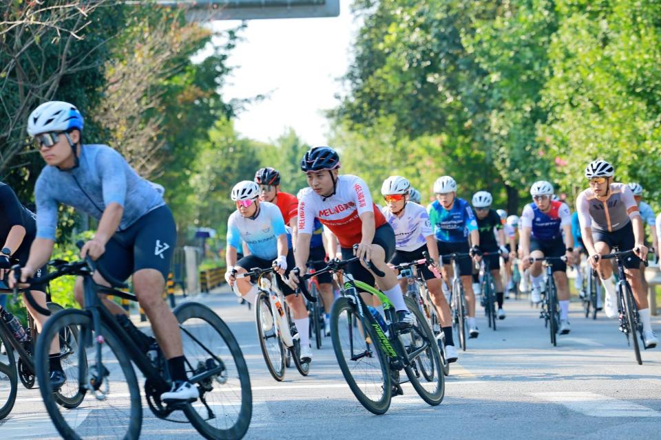 女子组, 名品牌将首, 别及青少年